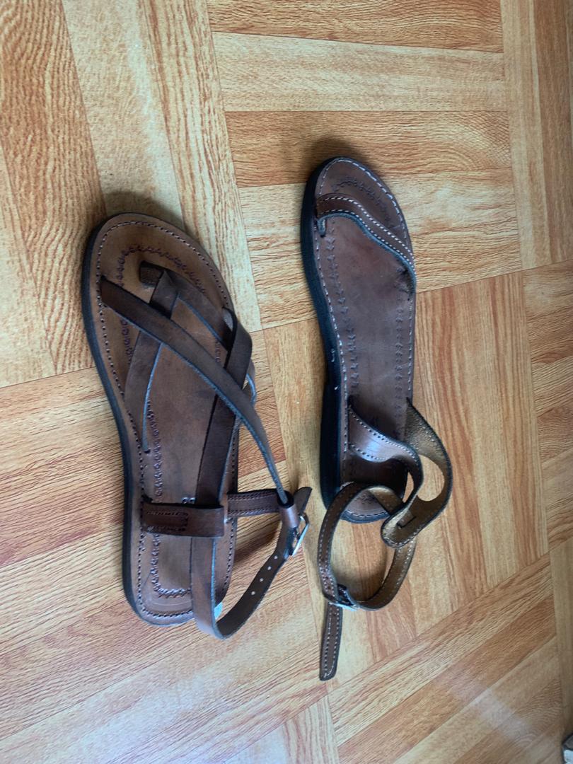 Leather sandals 4