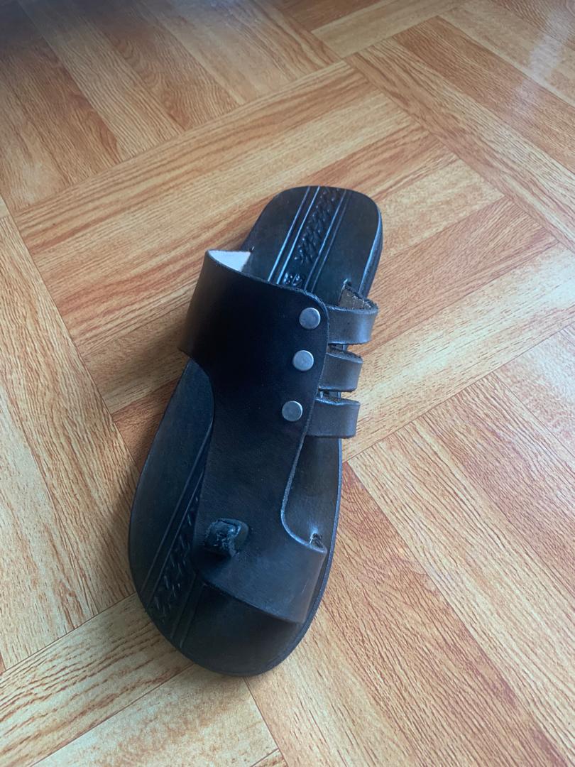 Leather sandals 4